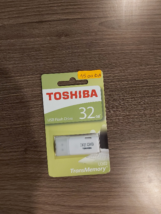Clé USB - TOSHIBA - 32GB  - 1 500DA
